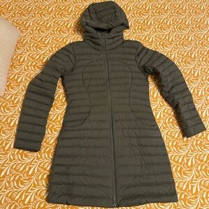lululemon athletica packet down jacket, long size 6